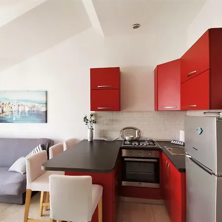 Luka Apartment *