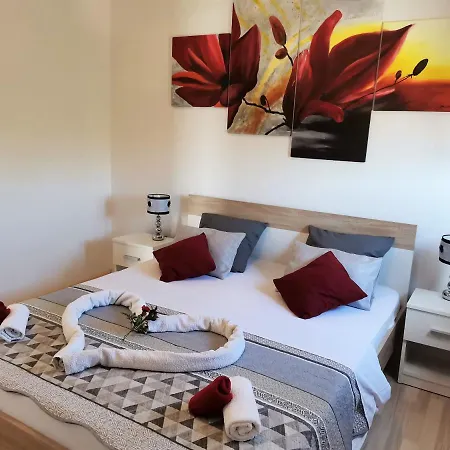 Luka Apartment *